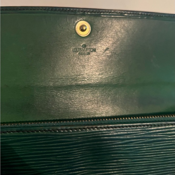 Louis Vuitton Green Textured Wallet - Picture 3 of 7